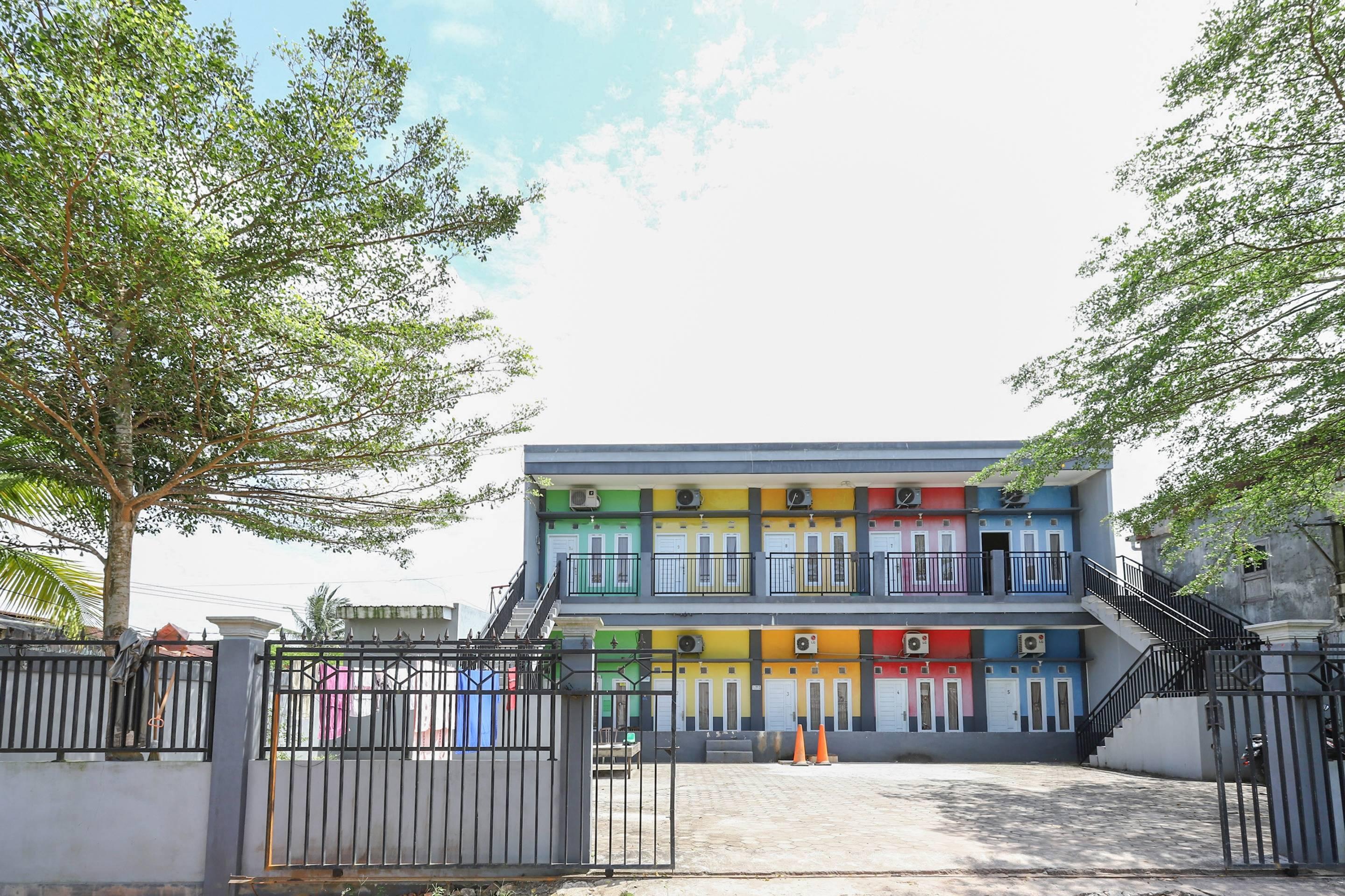 Reddoorz At Pelangi Guest House Balikpapan  Exterior photo